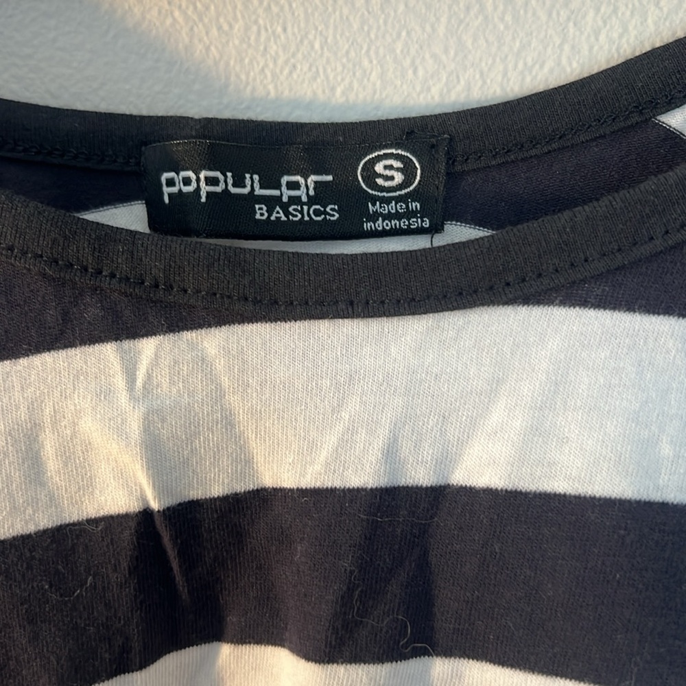 NWOT CROPPED TOP LONG SLEEVES, STRIPED SIZE S - Picture 2 of 2